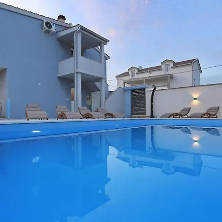 M Villa *
