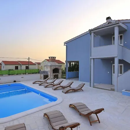M Villa Maslenica