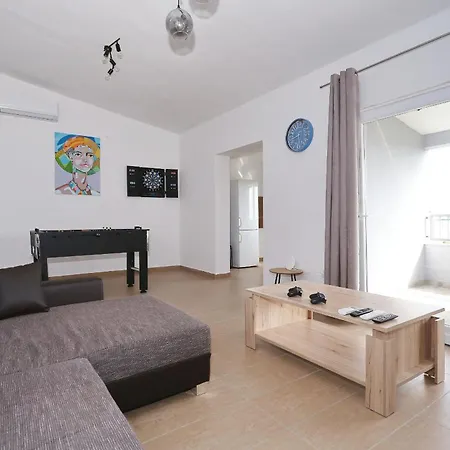 M Villa Maslenica