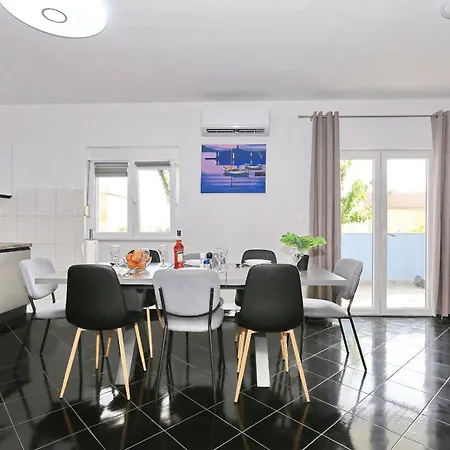 M Villa *