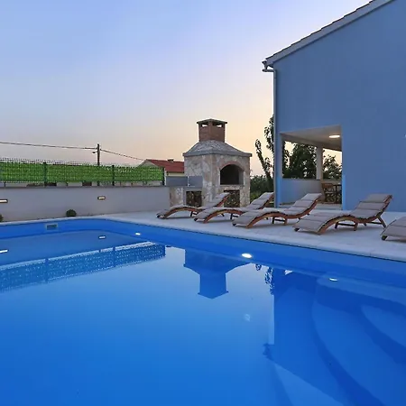 M Villa