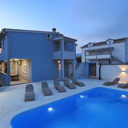 Villa M *